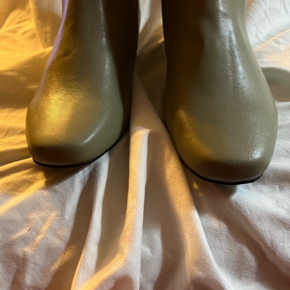 EUC Comfortview knee high boots. Size 8 1/2 W women’s. - Picture 10 of 10